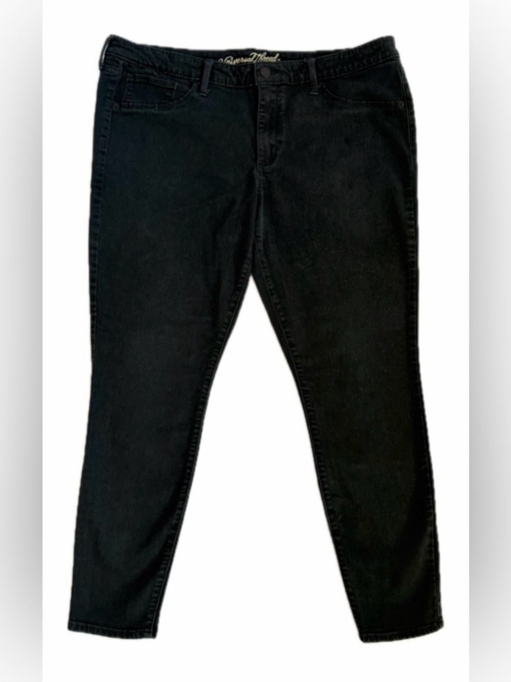 Women’s Universal Thread Capri Pants.
